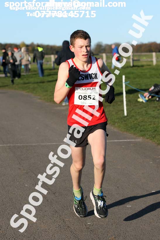 Boys and girls under-15s Heaton Harriers Memorial Road Races, Newcastle. Photo:  David T. Hewitson/Sports for All Pics